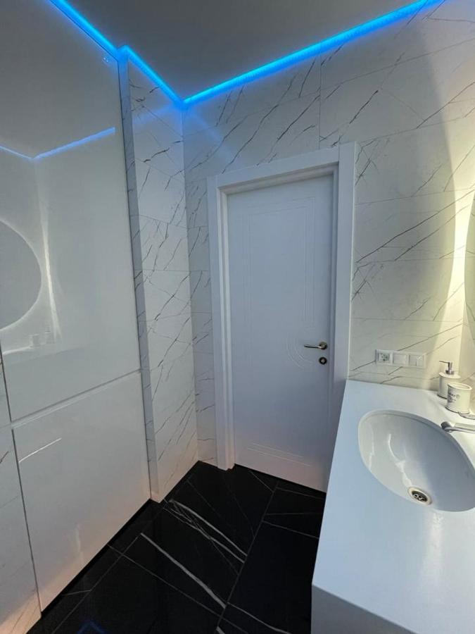1 Room 65M2 Center Of Obolon Near River Side. Kyiv Exterior photo